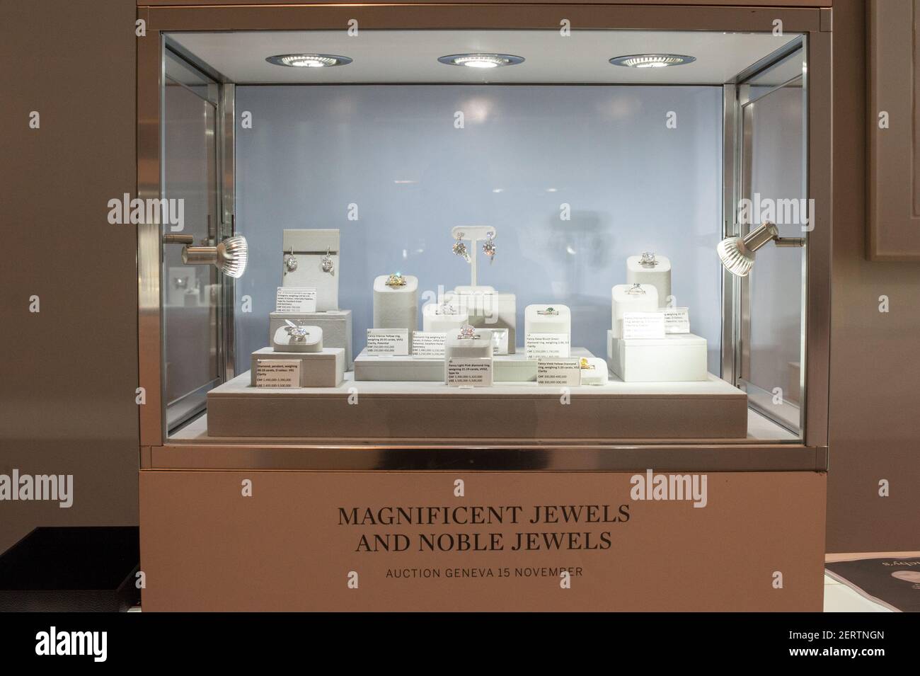 Magnifici Gioielli e Noble Jewels al Sotheby's Press Preview per i Gioielli  reali della Famiglia Borbone Parma il 12 ottobre 2018 a New York, New York.  L'asta si terrà a Ginevra il