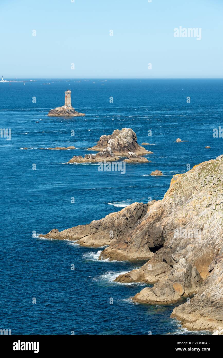 L'oceano atlantico alla Pointe du Raz a Cap Sizun, nel Finistère, Britanny, Francia Foto Stock