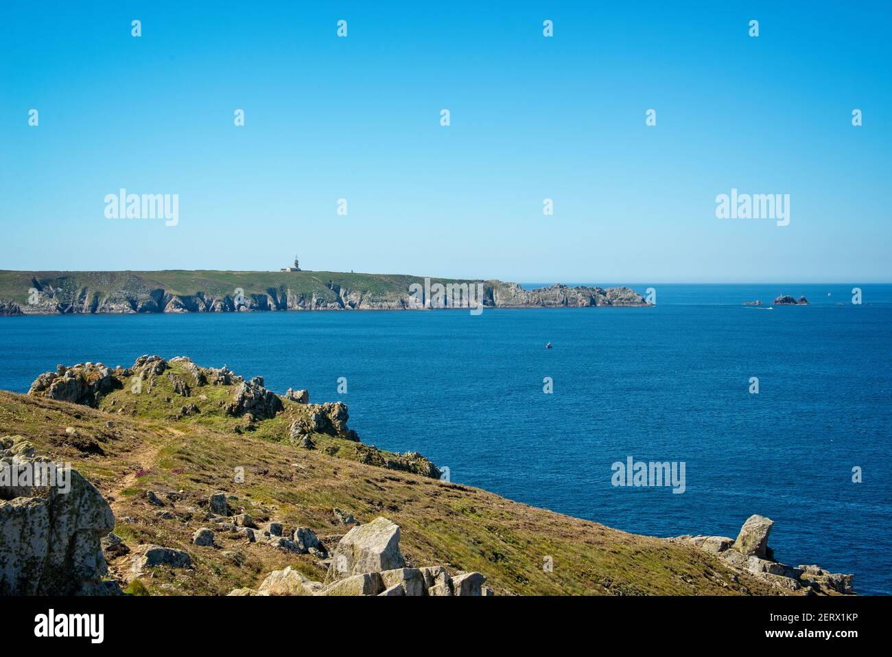 La costa atlantica alla Pointe du Raz a Cap Sizun, nel Finistère, Britanny, Francia Foto Stock