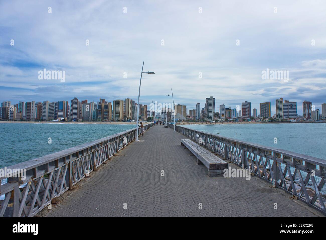 Fortaleza, skyline della città moderna accanto alla spiaggia, Brasile, Sud America Foto Stock
