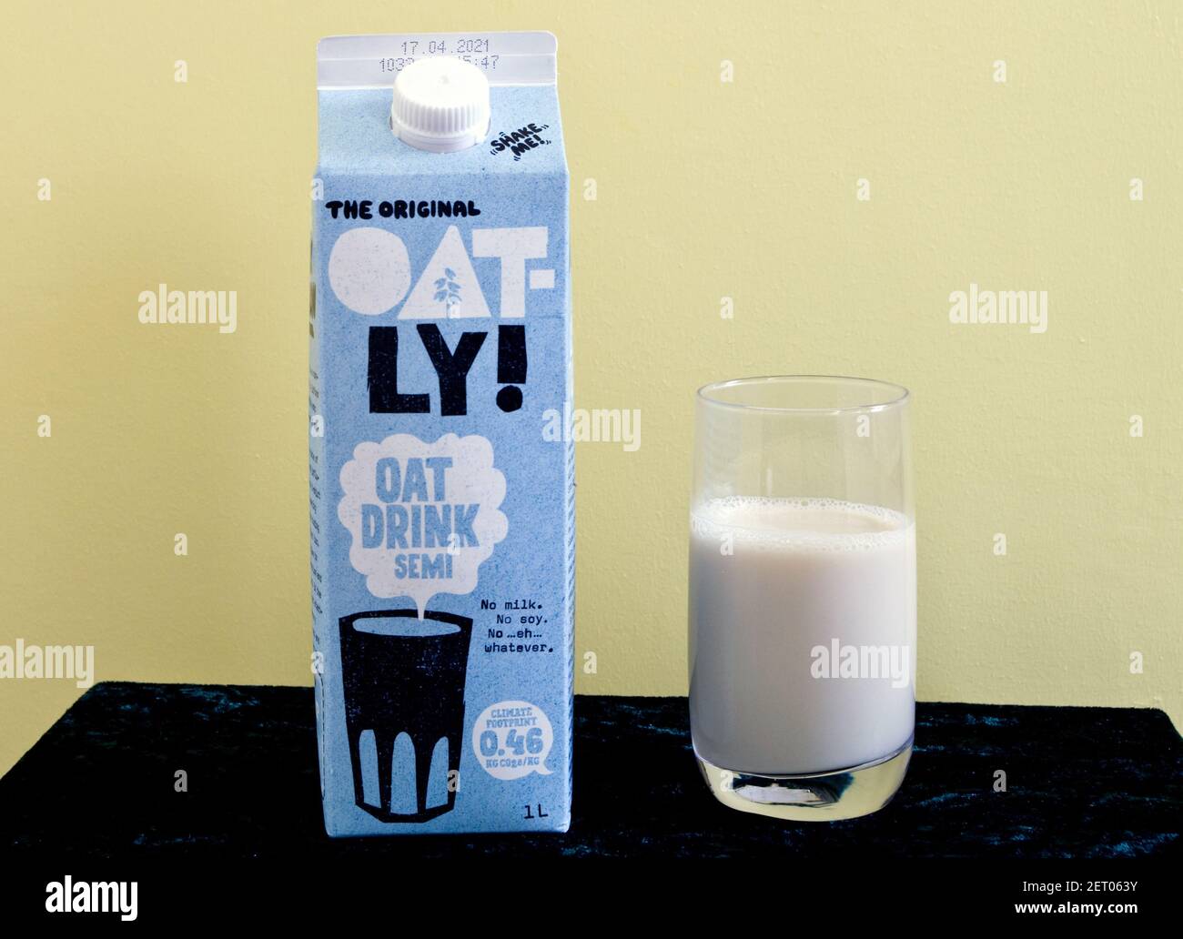 La bevanda originale semi Oatly OAT, un'alternativa Vegana al latte a base di latticini, Regno Unito Foto Stock