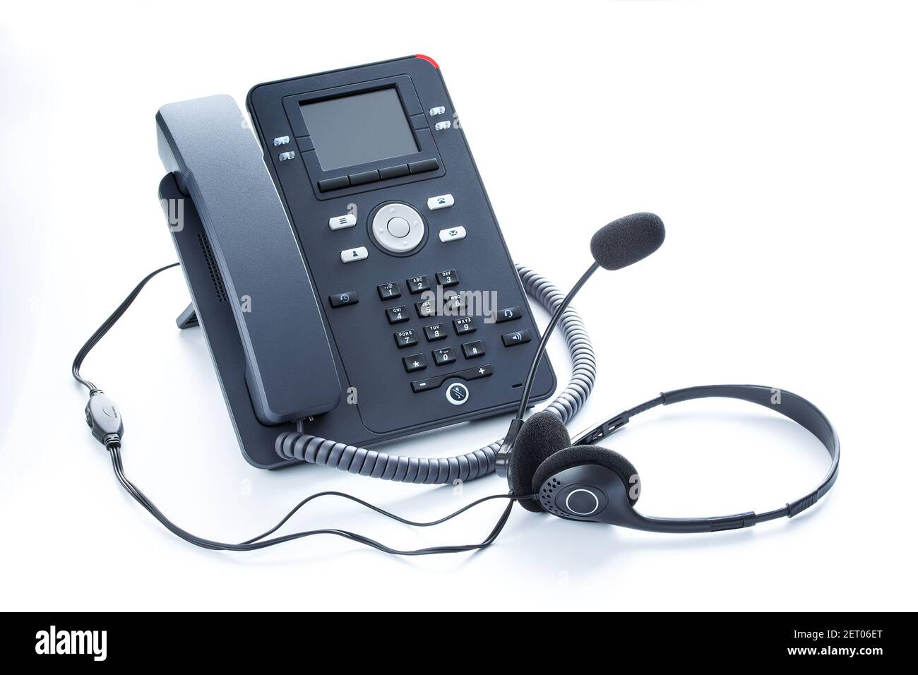 Telefono IP e cuffia su sfondo bianco con toni colore grigio-blu Foto Stock