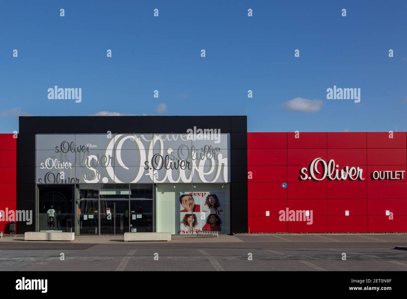 MULHEIM-KARLICH, GERMANIA - 27 febbraio 2021: Mulheim-Karlich, Germania -  27 febbraio 2021:: s.Oliver Outlet Store S.Oliver è una società di moda  tedesca se Foto stock - Alamy