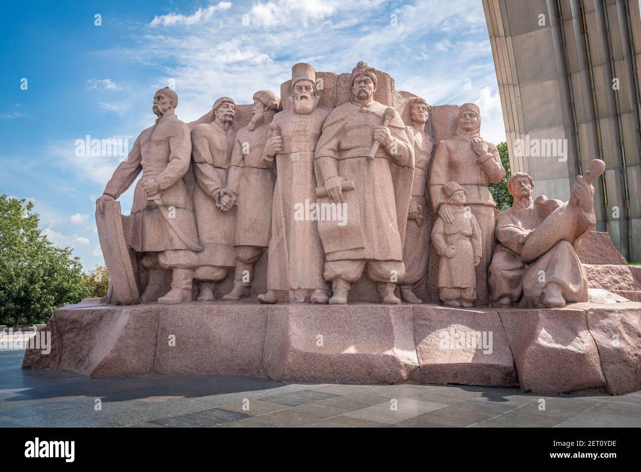 Monumento ai partecipanti al Consiglio Pereyaslav sotto l'Arco dell'amicizia popolare - Kiev, Ucraina Foto Stock