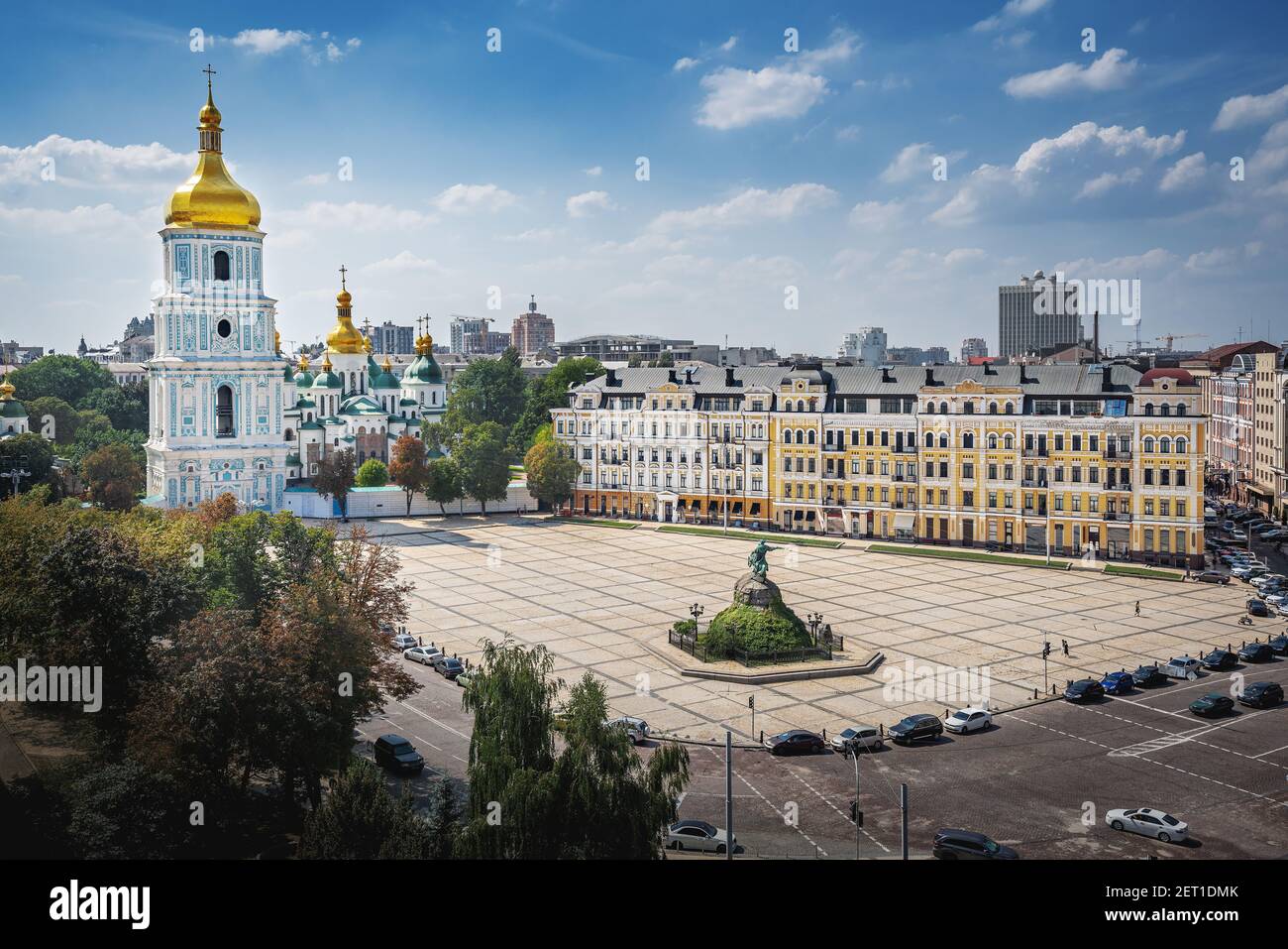 Vista aerea di piazza Sofiyivska e Cattedrale di Santa Sofia - Kiev, Ucraina Foto Stock
