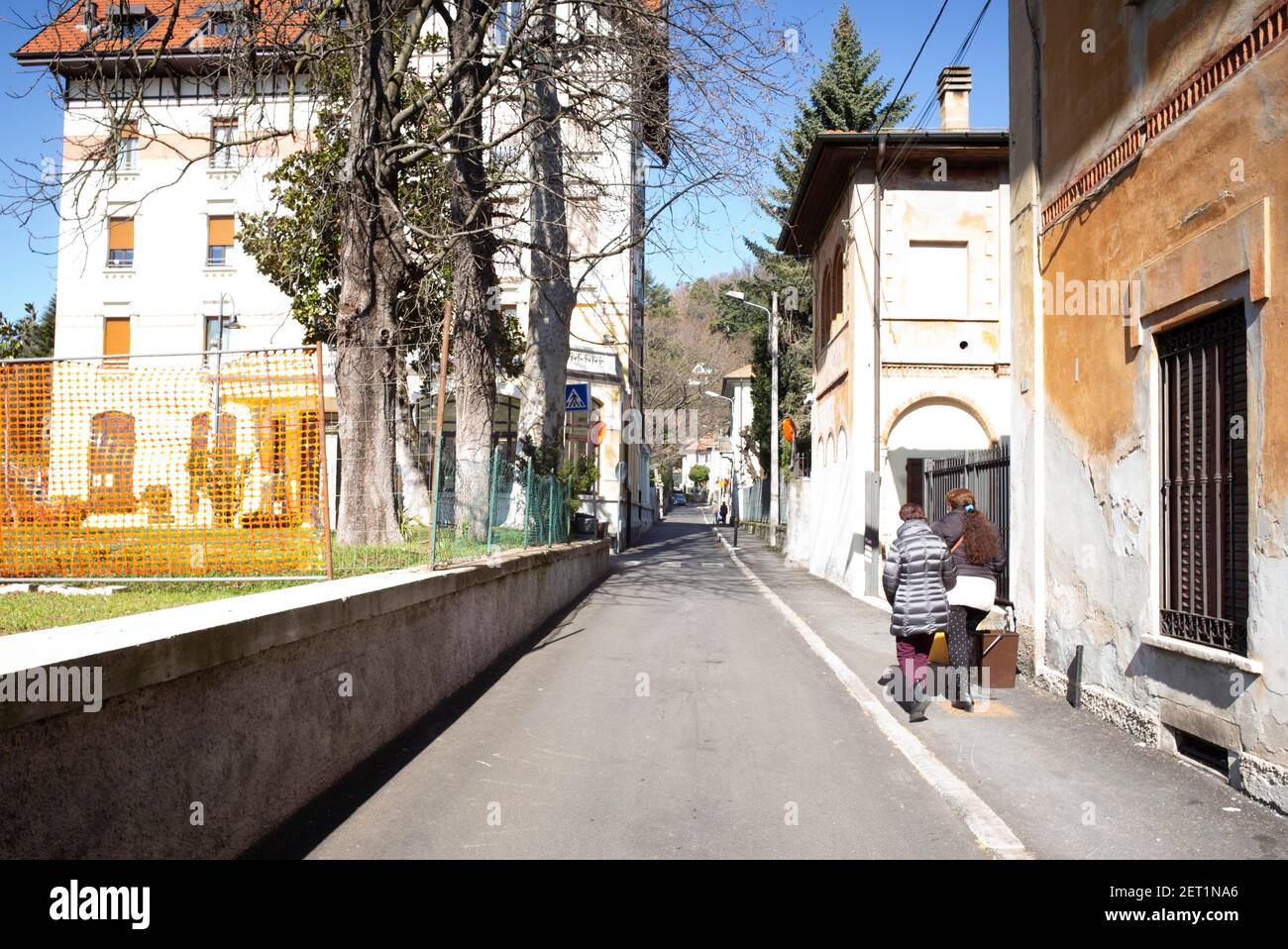 Viggiu '. Città praticamente deserta nella zona rossa a causa di covid-19  emergenza solo per uso editoriale Foto stock - Alamy