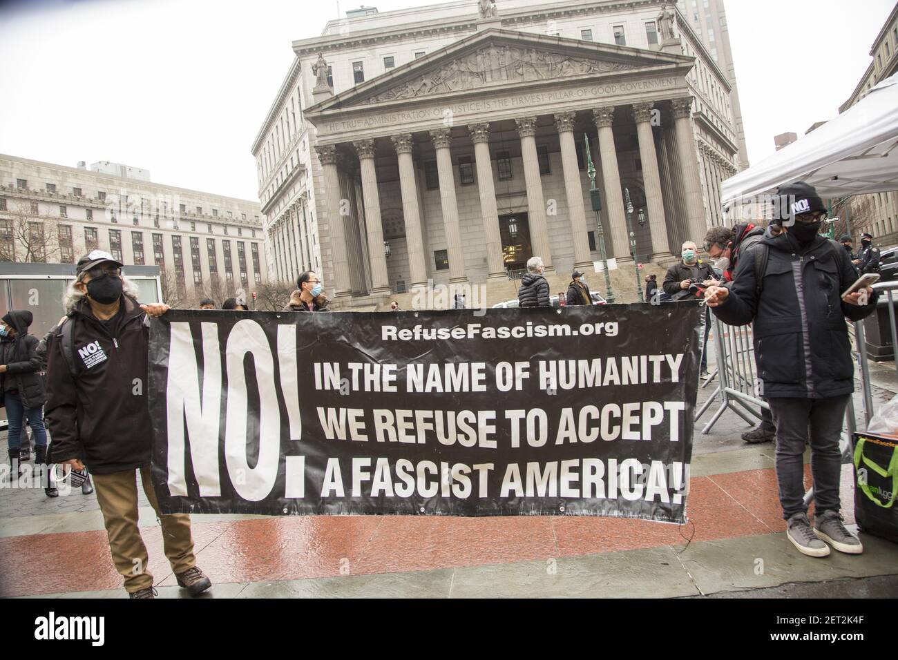 Centinaia di persone si sono radunate a Manhattan per condannare i crimini di odio anti-asiatici legati alla COVID-19 che sono sradicati a New York e in tutto il paese. Molti accusano il presidente Trump di inseguire le fiamme dell'odio facendo riferimento a Covid-19 come "influenza kung" o influenza cinese. Foto Stock