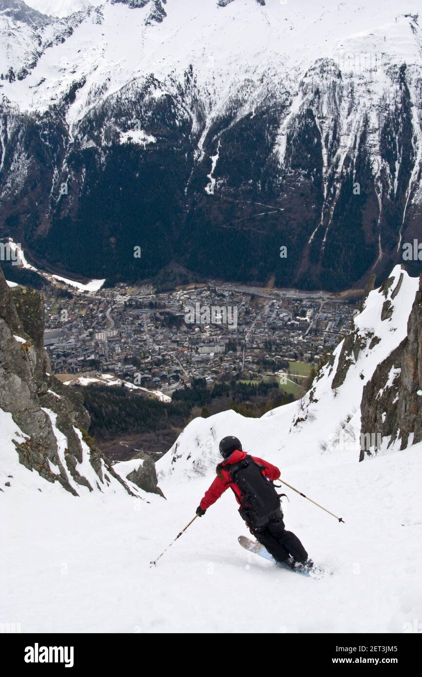 Sci estremo in ENSA couloir su Chamonix in Francia Foto Stock