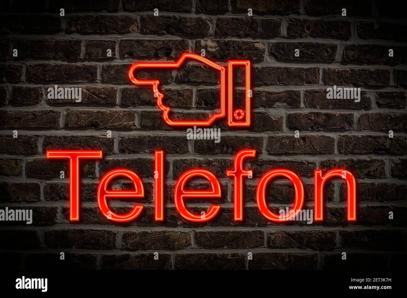 Foto di dettaglio di un cartello al neon su una parete con L'iscrizione Telefon (Telefono) Foto Stock
