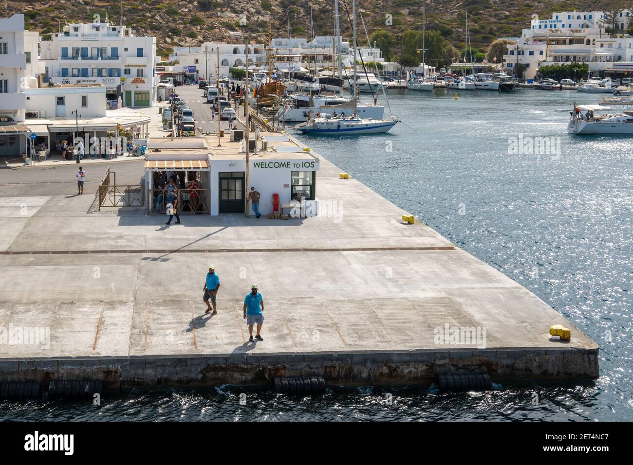 IOS, Grecia - 26 settembre 2020: Porto di iOS, un'isola greca nel gruppo delle Cicladi nel Mar Egeo Foto Stock