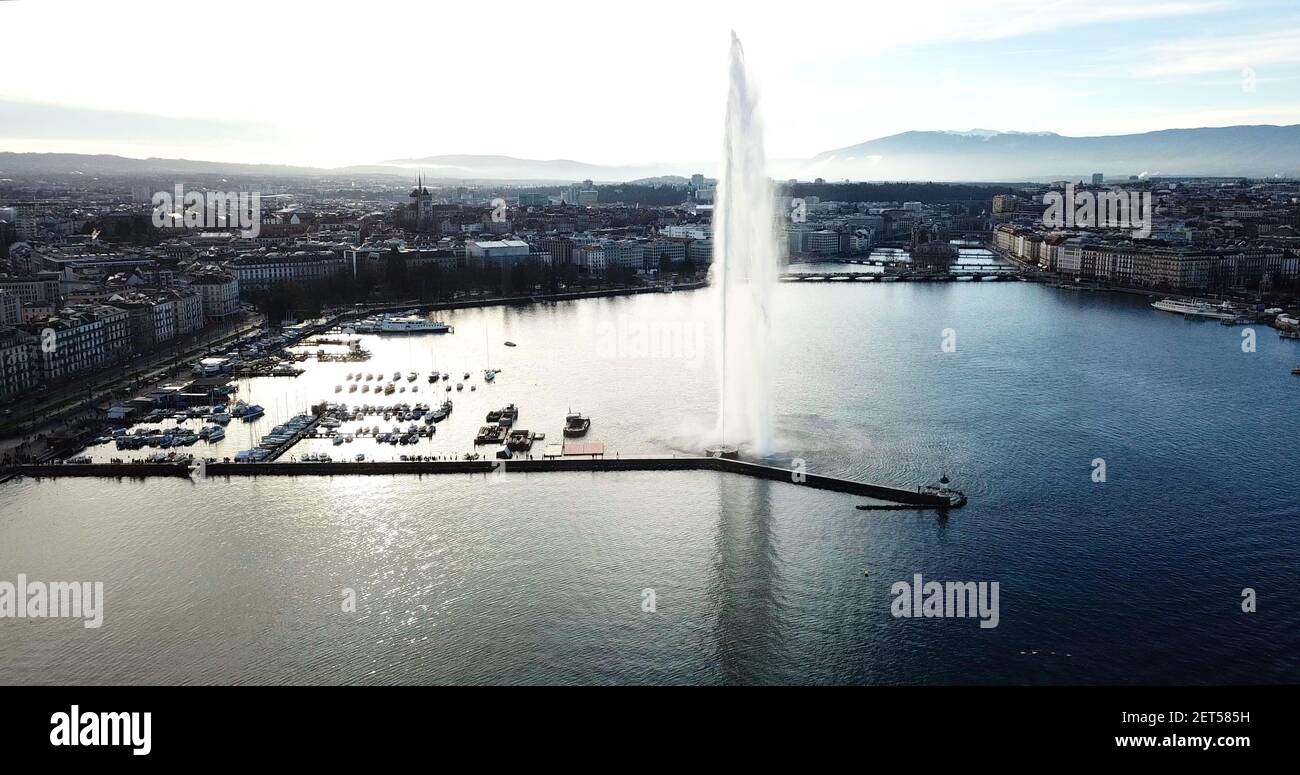 Vista sul drone di Ginevra e sul suo Jet d'Eau, Svizzera. Vue aérienne de Genève, Suisse Foto Stock