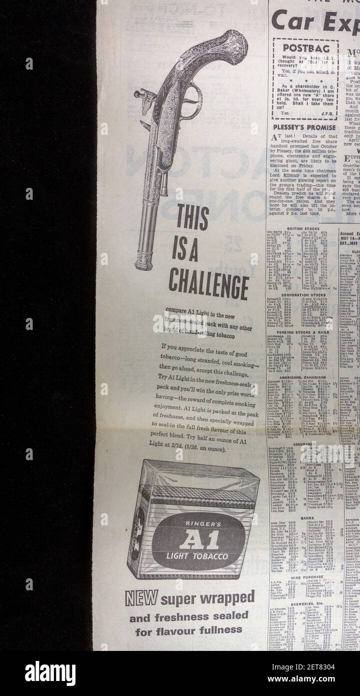 Pubblicità per Ringers A1 tabacco leggero per sigarette rotolanti a mano nel quotidiano serale News (lunedì 27 aprile 1964), Londra, Regno Unito. Foto Stock
