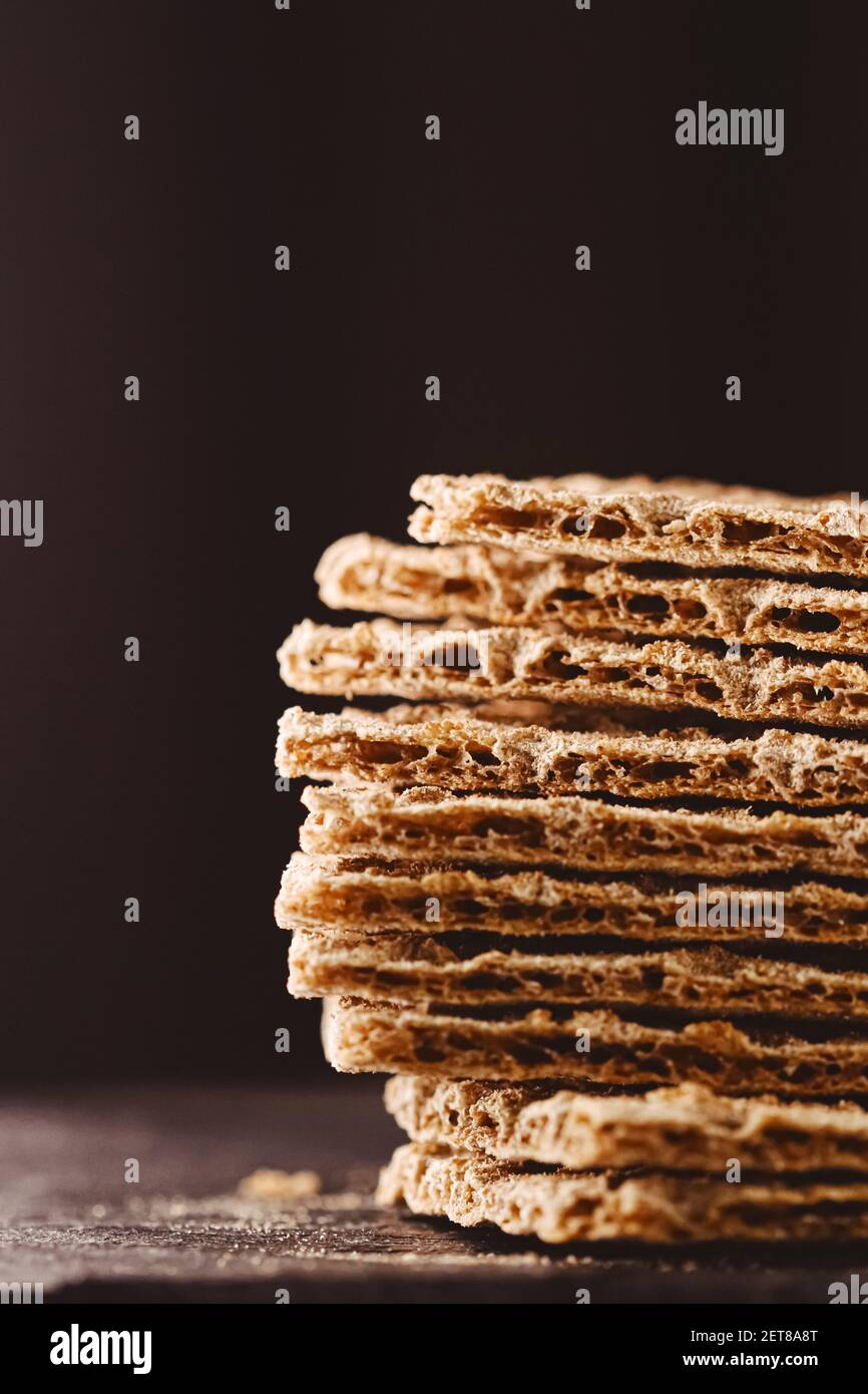 Cracker di grano intero croccanti, cibo dieta closeup Foto Stock