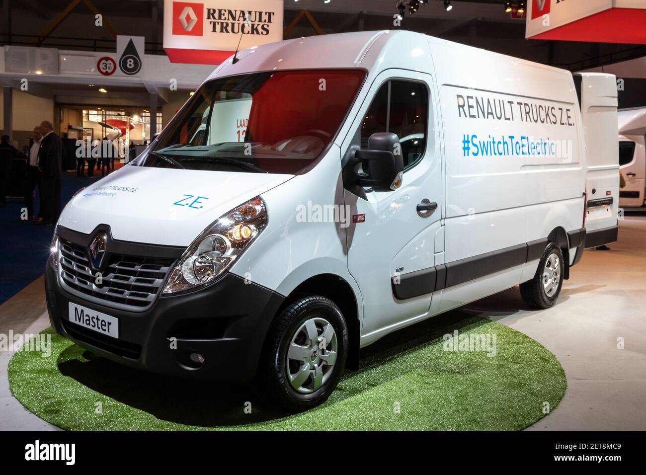 Veicolo commerciale a luci elettriche Renault Master ZE al Salone Autosalon di Bruxelles. Belgio - 18 gennaio 2019. Foto Stock