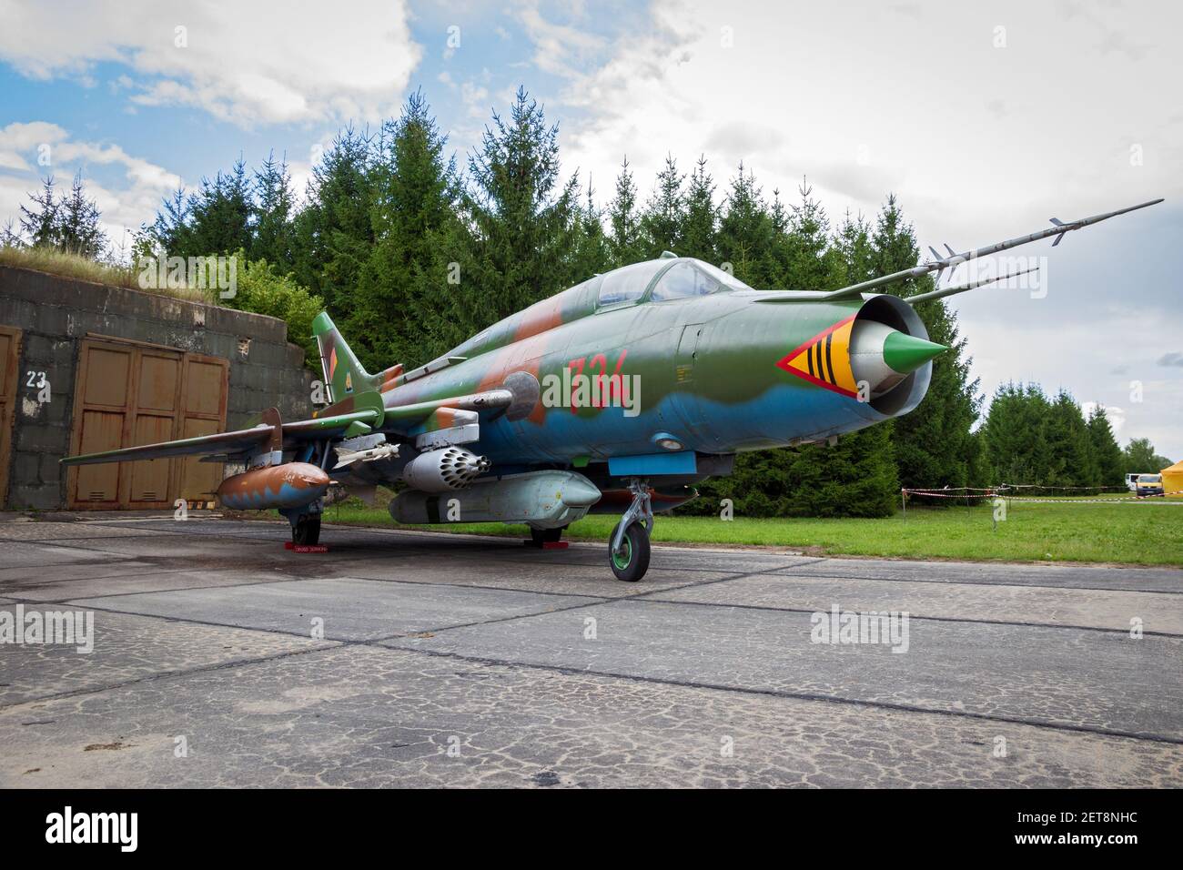 Guerra fredda era Eastern German Air Force Sukhoi su-22 aereo da combattimento Fitter in esposizione presso la base aerea di Laage. Germania - 23 agosto 2014 Foto Stock