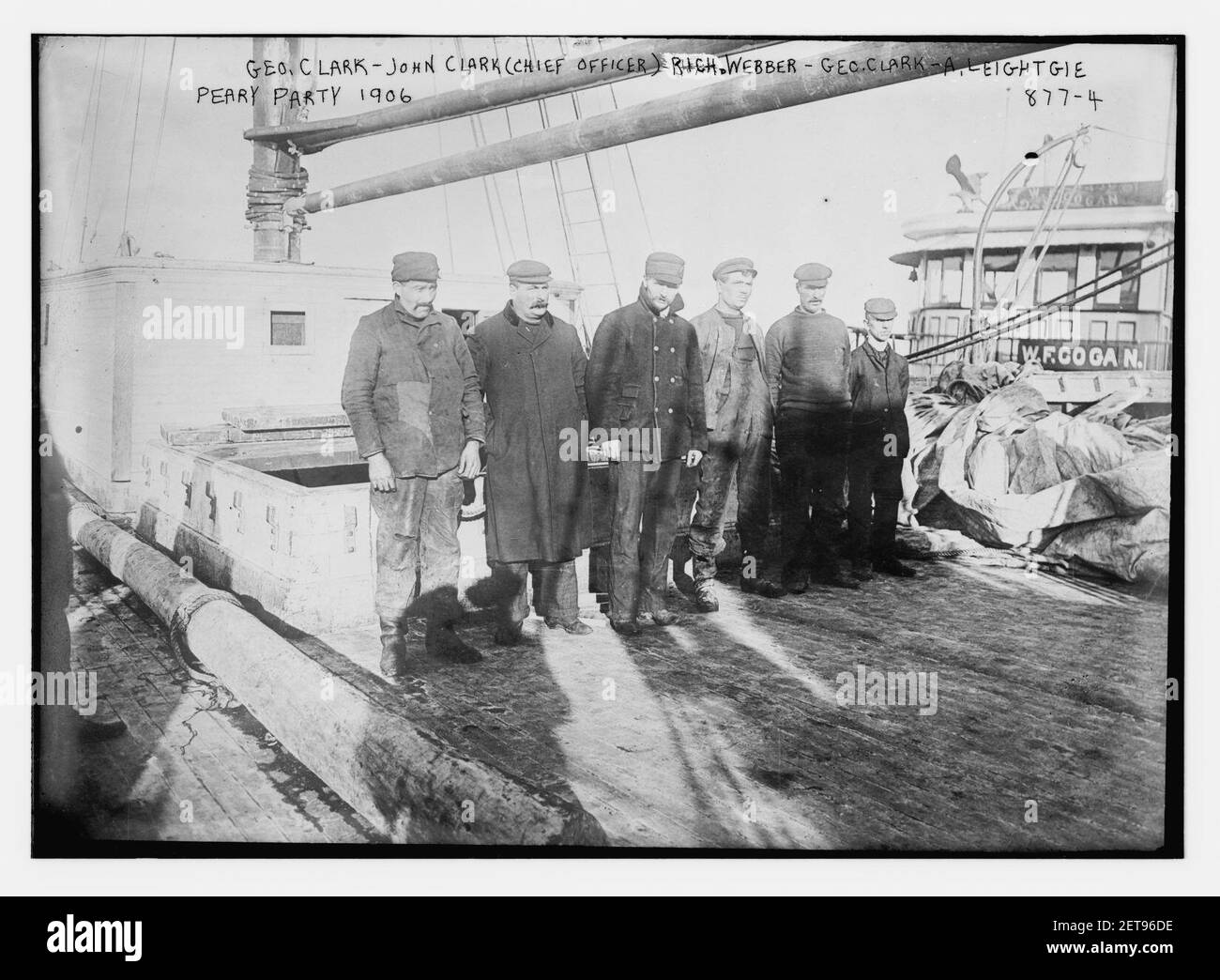 Peary party sul ponte della barca - Geo Clark, John Clark (Chief Officer), Rich. Weber, Geo Clark, A. Leightgie Foto Stock