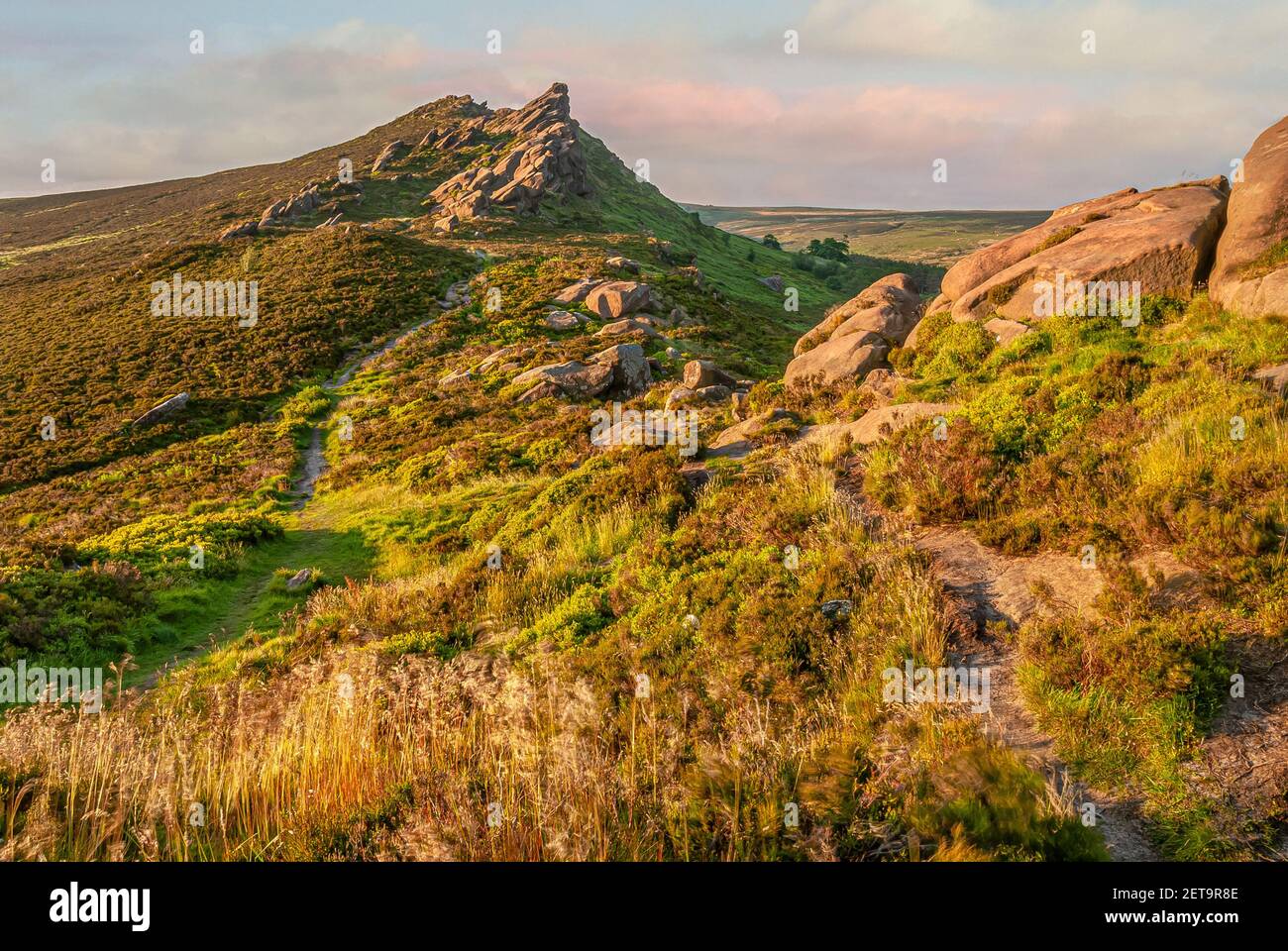 Ramshaw Rocks vicino alla Roaches Rock Formation, Peak District, Staffordshire, Inghilterra al tramonto. Foto Stock