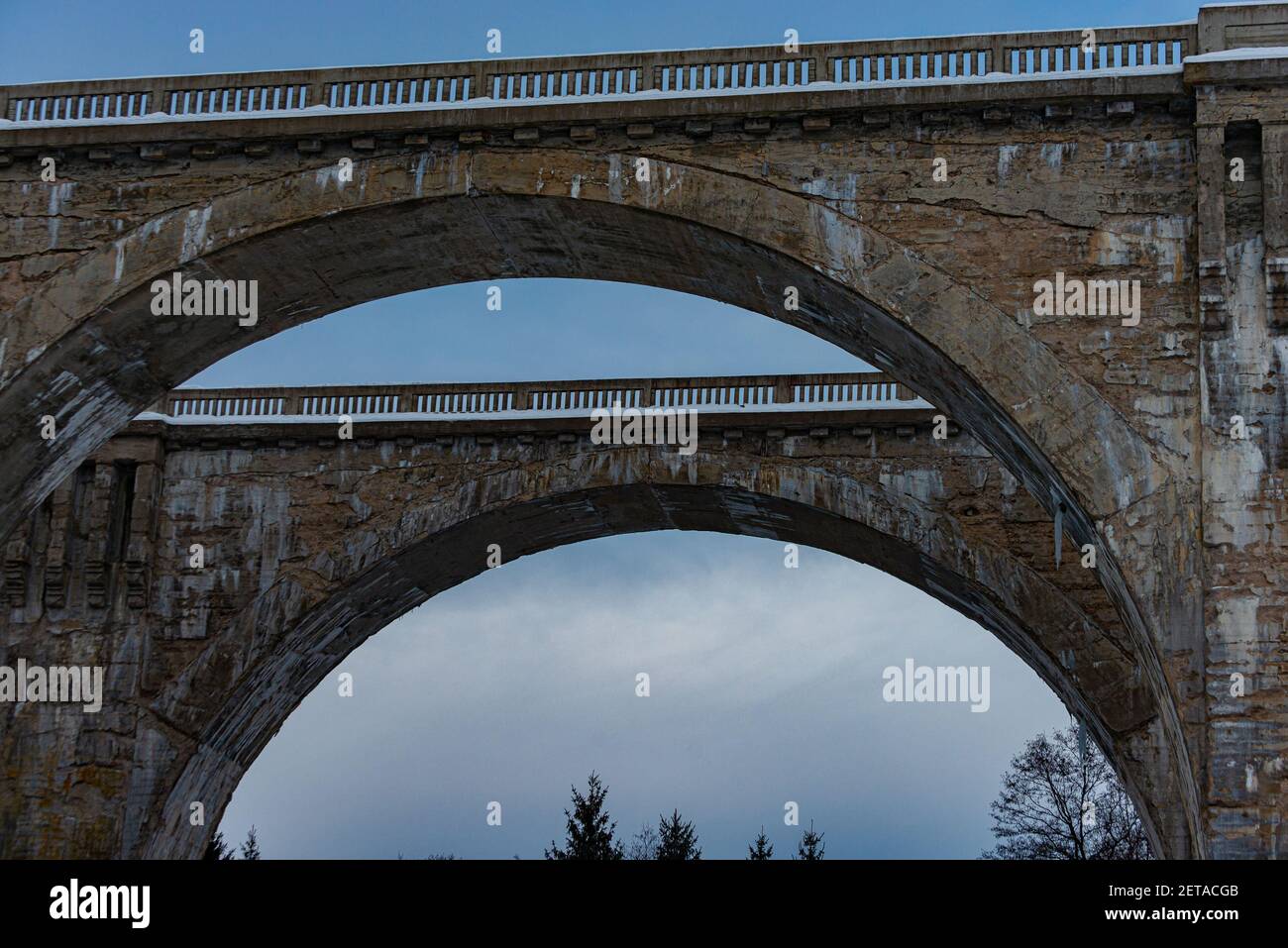 Stanczyki in inverno due viadotti ferroviari storici Polonia settentrionale Foto Stock