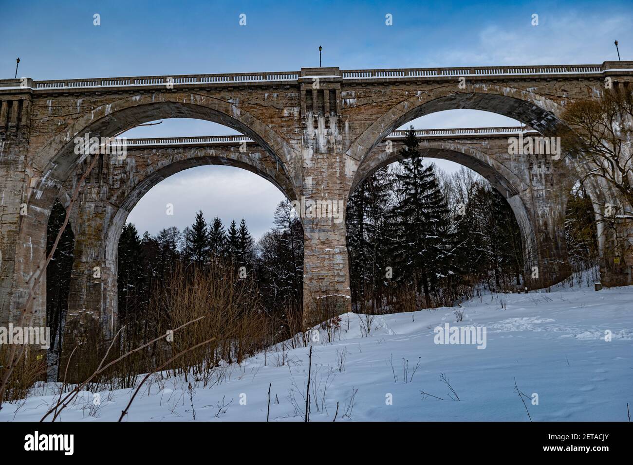 Stanczyki in inverno due viadotti ferroviari storici Polonia settentrionale Foto Stock