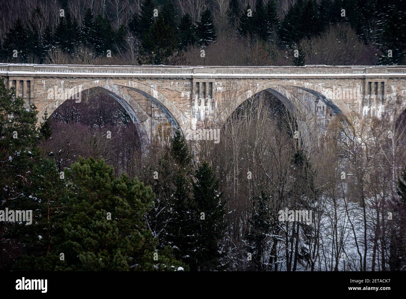 Stanczyki in inverno due viadotti ferroviari storici Polonia settentrionale Foto Stock
