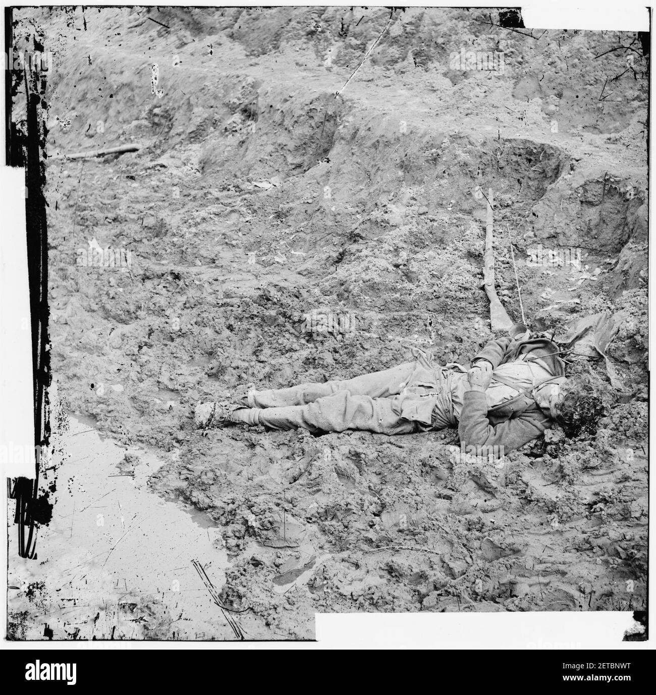 Pietroburgo, Virginia. Morto soldato confederato al di fuori delle mura della fortezza di Mahone Foto Stock