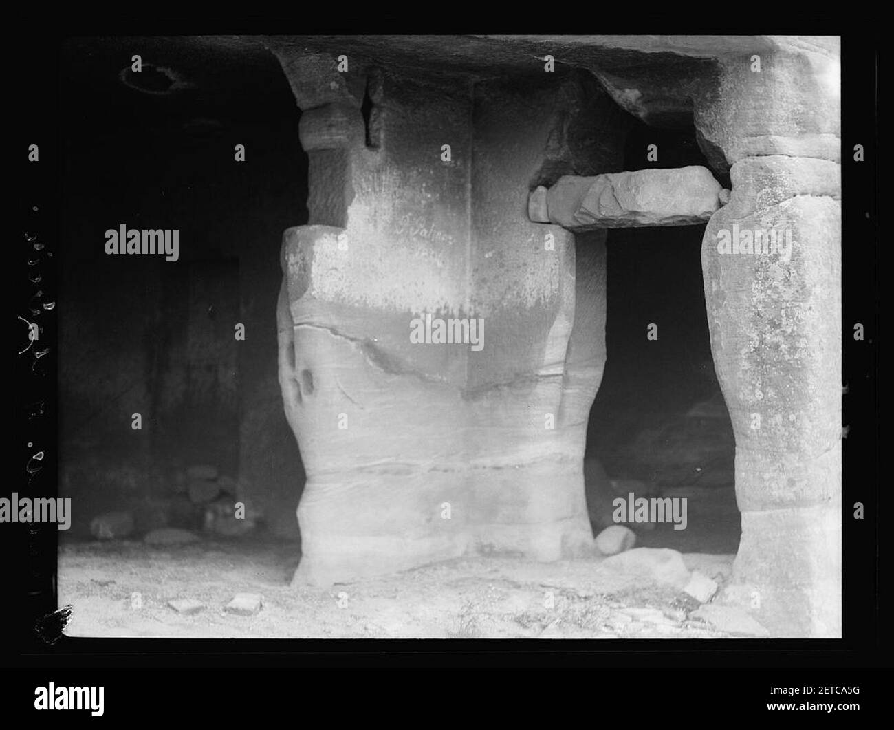 Petra. Wadi-ed-Dêr. Porte non decorate, Wadi ed-Dêr, con architrave per porte inserite Foto Stock