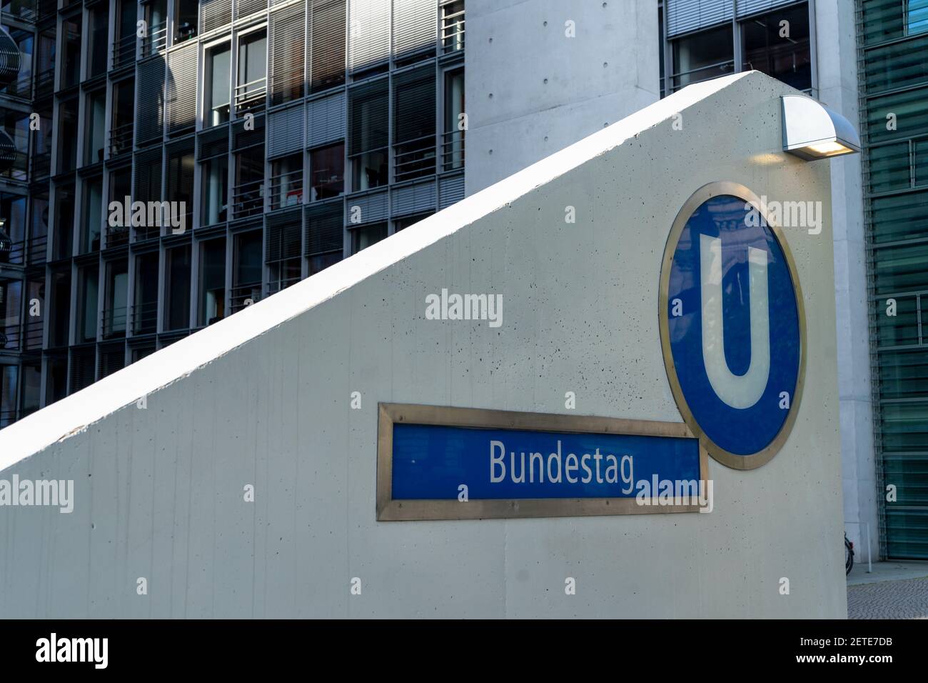 BERLINO, GERMANIA - 27 maggio 2020: BERLINO, GERMANIA 27 maggio 2020. La nuova stazione della metropolitana Bundestag nel Reichstag. Non sarà finito a causa di t Foto Stock