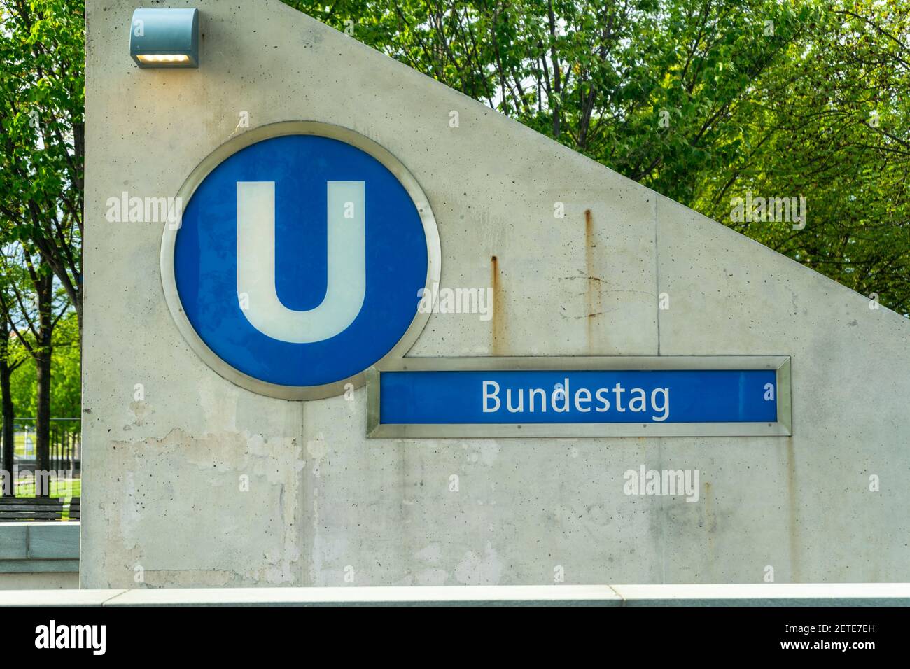 BERLINO, GERMANIA - 27 maggio 2020: BERLINO, GERMANIA 27 maggio 2020. La nuova stazione della metropolitana Bundestag nel Reichstag. Non sarà finito a causa di t Foto Stock