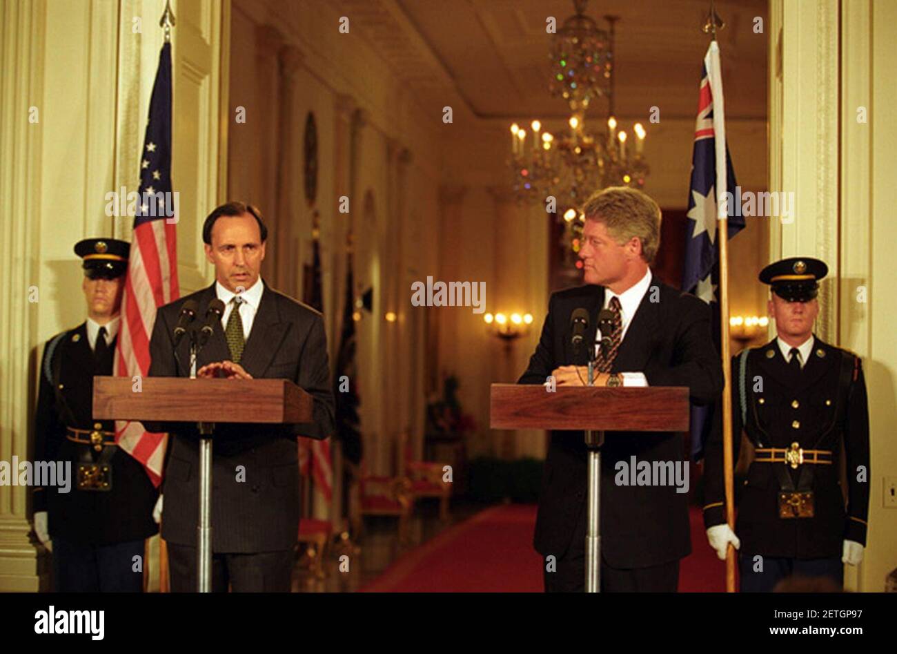 Foto del presidente William J. Clinton e del primo ministro australiano Paul Keating che partecipano alla disponibilità della stampa nella stanza orientale. Foto Stock