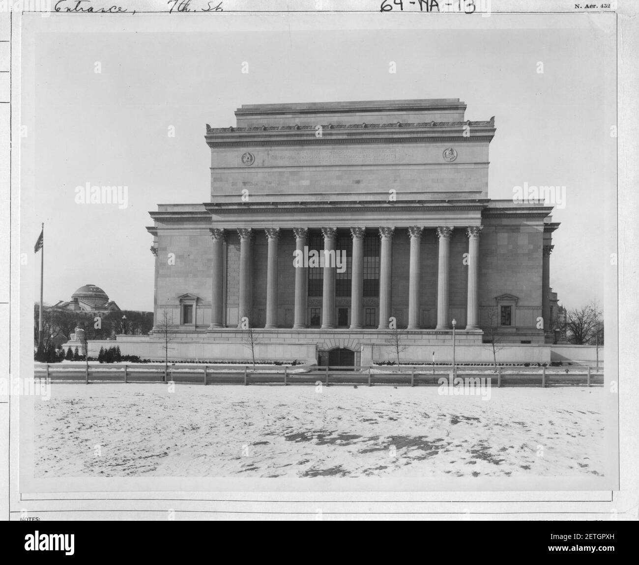 Fotografia del lato della settima strada dell'edificio degli Archivi nazionali, 12-25-1935 (14059465238). Foto Stock
