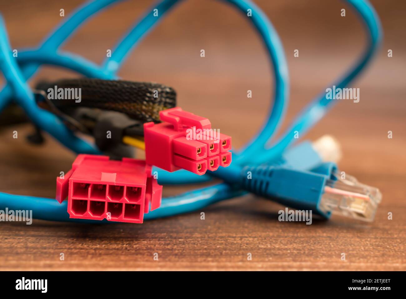 Cavi di alimentazione e connettore, nonché un cavo patch per Internet Foto Stock