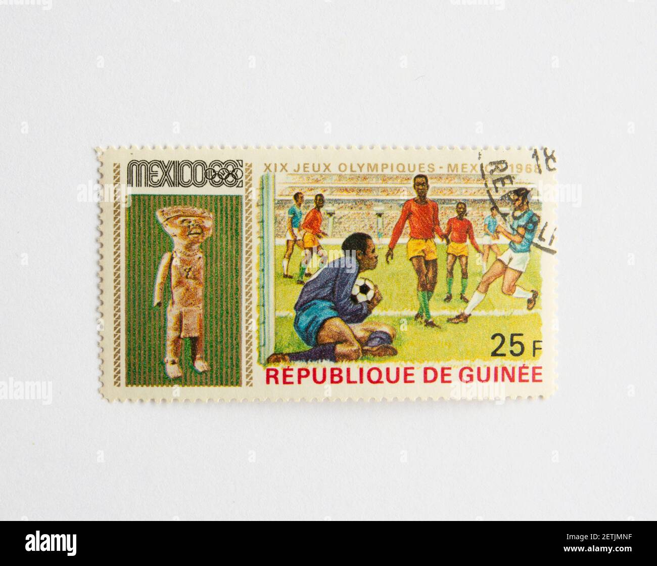 01.03.2021 Istanbul Turchia. Repubblica di Guinea francobollo. Circa 1968. Mexsico 1968 Giochi olimpici serie Calcio Foto Stock