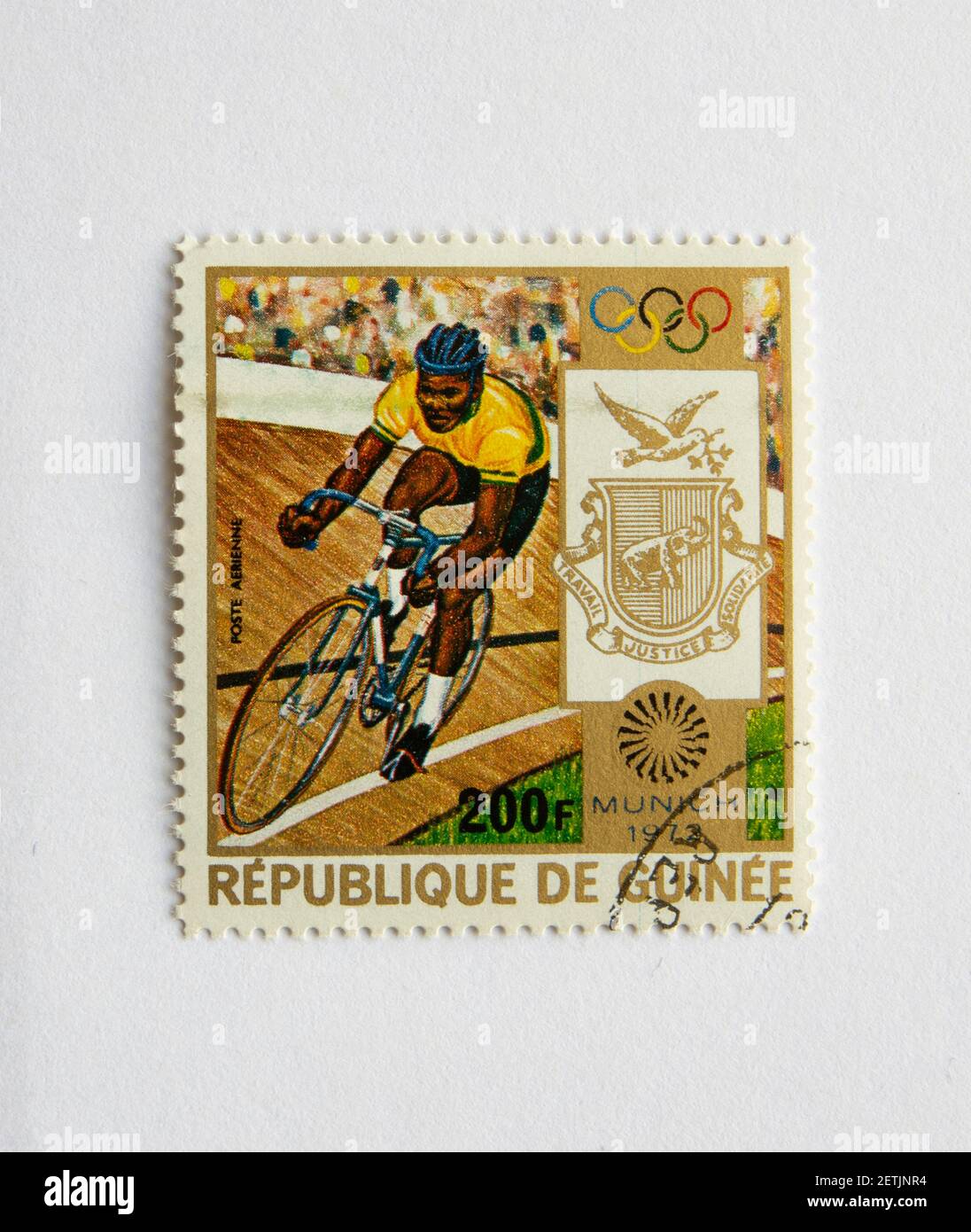01.03.2021 Istanbul Turchia. Repubblica Guinea francobollo. Circa 1972. giochi olimpici di monaco. Bicicletta Foto Stock