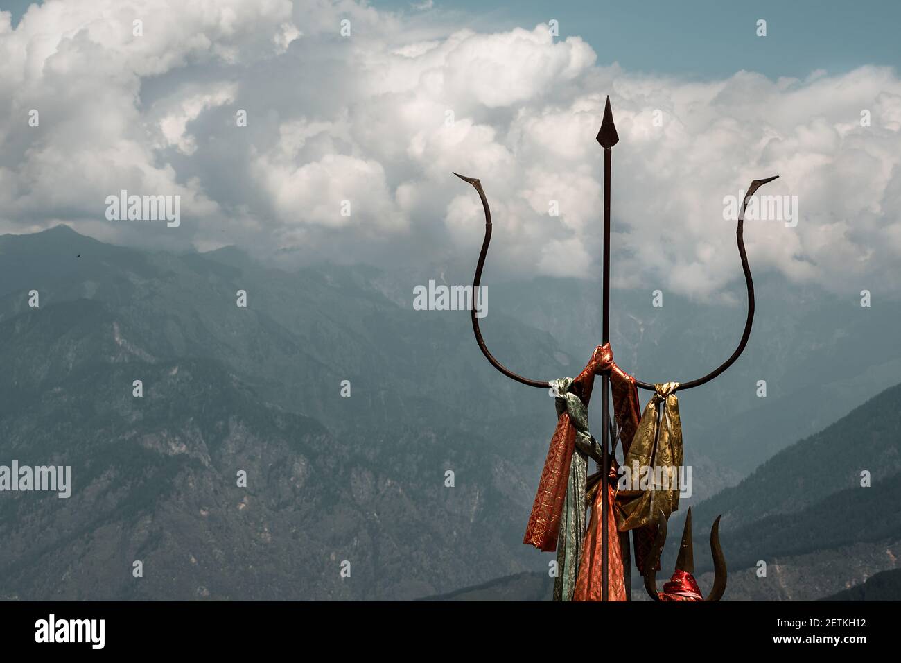 Il Tridente di Lord Shiva Mahaeva nei Monti Himalaya Foto Stock