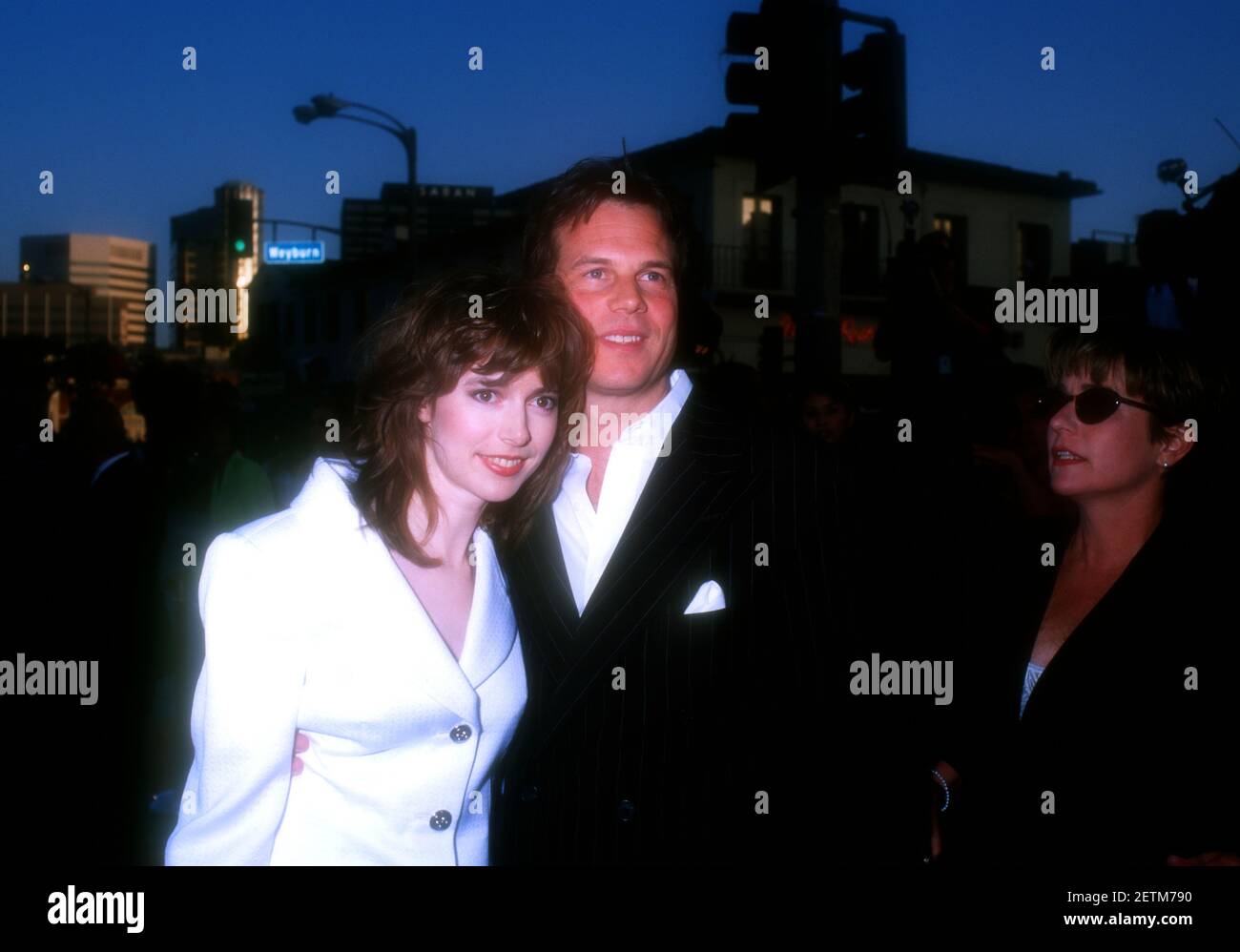 Westwood, California, USA 8 maggio 1996 l'attore Bill Paxton e la moglie Louise Paxton partecipano alla prima Warner Bros. Pictures 'Twister' l'8 maggio 1996 al Mann Village Theatre di Westwood, California, USA. Foto di Barry King/Alamy Stock foto Foto Stock