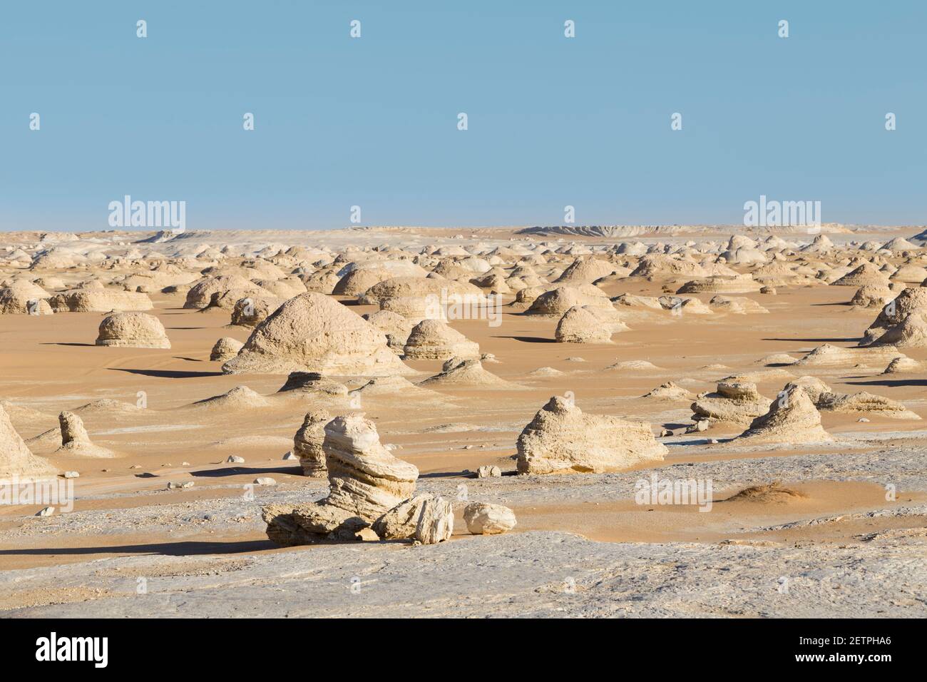 Vista sul deserto bianco, deserto libico occidentale, Egitto Foto Stock