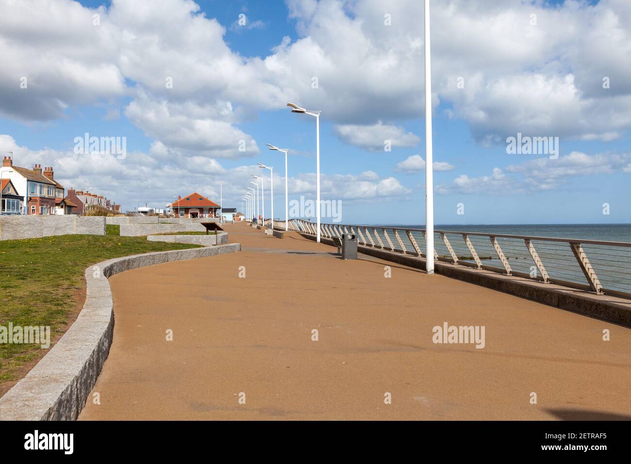 Vista estiva del lungomare di Hornsea a est Costa dello Yorkshire Foto Stock