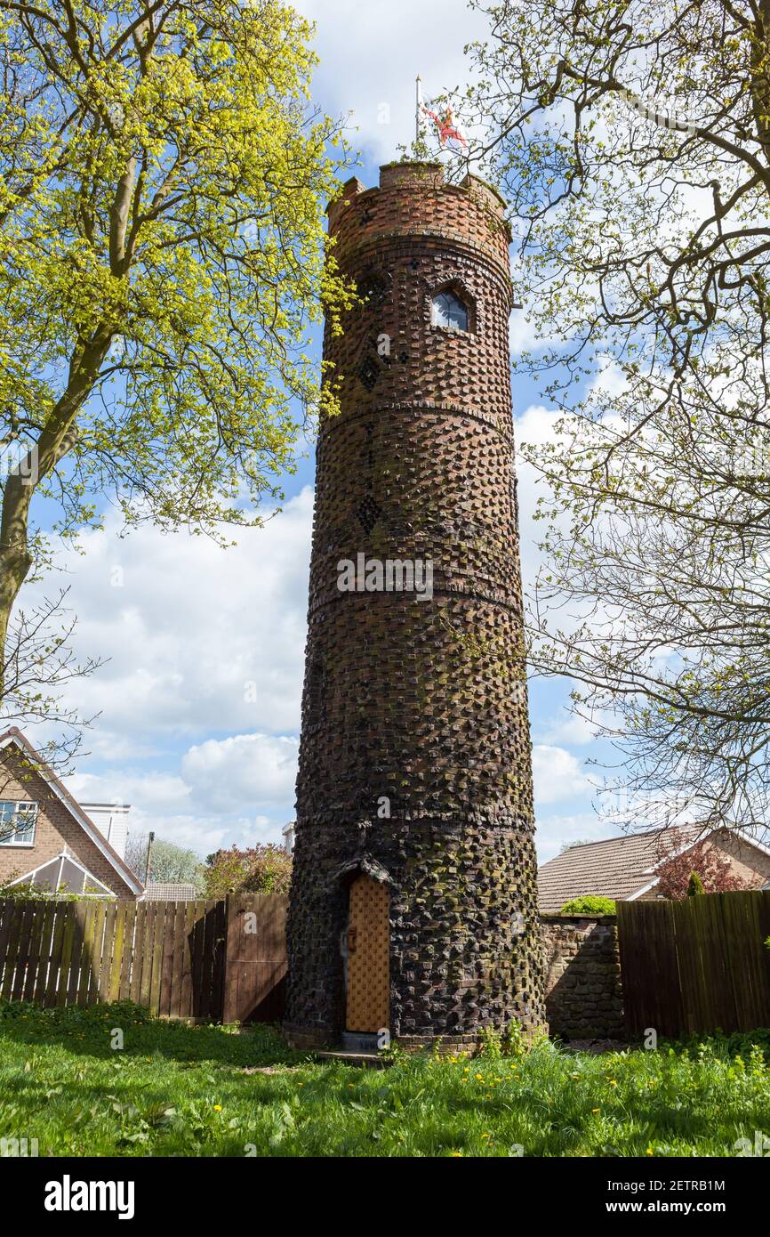 Bettison's Tower o Folly, una torre vittoriana costruita in mattoni a Hornsea, East Yorkshire Foto Stock