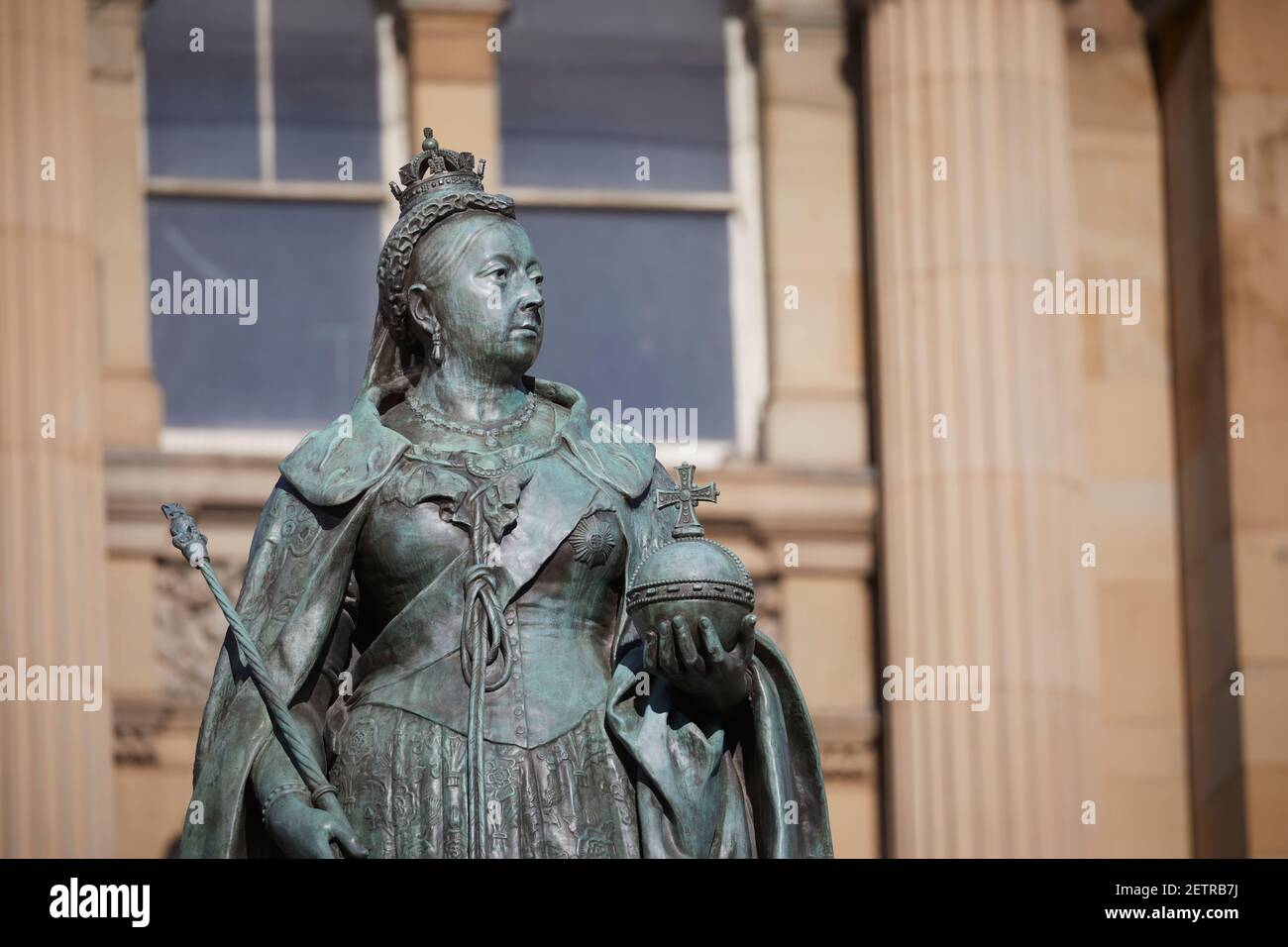 Birmingham Landmark Council House, Victoria Square, Queen Victoria, originale di Thomas Brock (marmo 1901), rifuso in bronzo di William Bloye (1951). Foto Stock