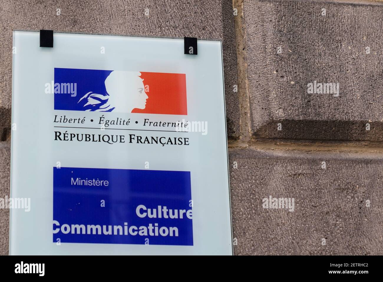 Bordeaux , Aquitaine Francia - 12 28 2020 : ministere comunicazione culturale logo francese e testo segno sui mezzi di costruzione Ministero della Cultura e Commun Foto Stock