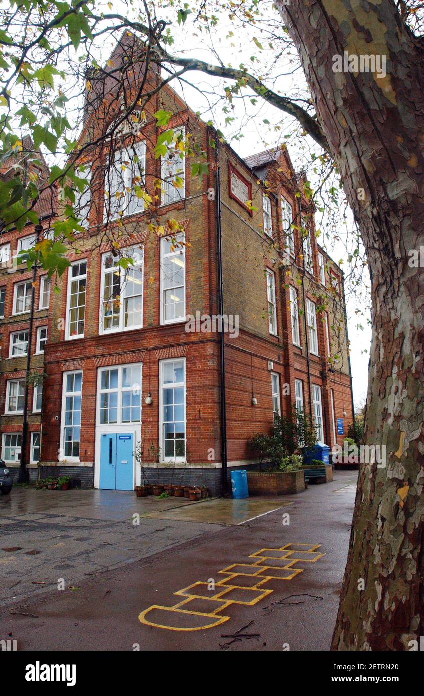 LA SCUOLA ELEMENTARE DI COBOURG NEL SUD DI LONDRA. 5 dicembre 2006 TOM PILSTON Foto Stock