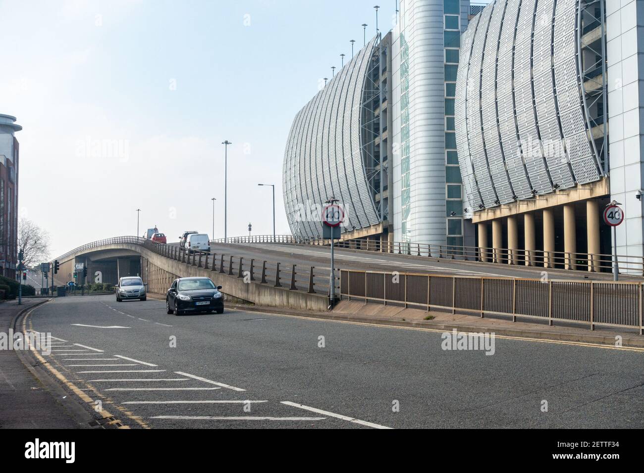 Il cavalcavia A329 accanto al parcheggio Oracle Riverside di Reading, Regno Unito, fa parte del sistema di circonvallazione della città. Foto Stock