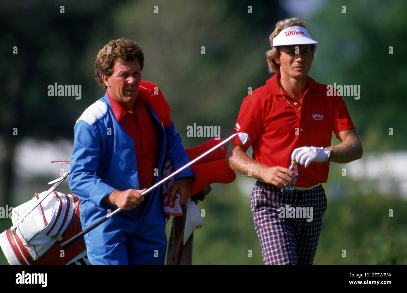 Bernhard Langer con Caddy Peter Coleman Epson GP maggio 1987 Foto di Tony Henshaw Foto Stock