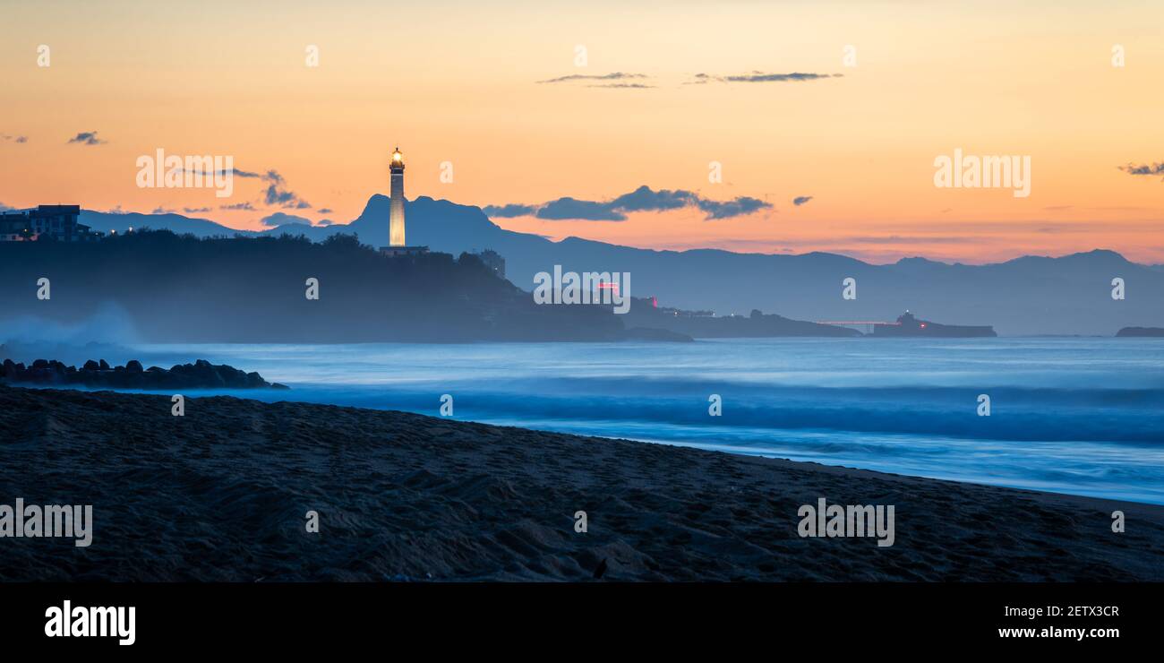 Faro di Biarritz al tramonto, Francia Foto Stock