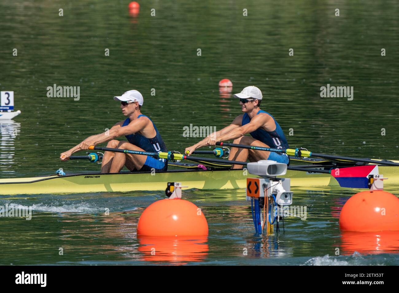 Linz, Austria, lunedì 26 agosto 2019, FISA World Rowing Championship, Regatta, USA LM2X, Bow Nicholas TROJAN, Andrew CAMPBELL Jr, Allontanandosi, dal pontile di partenza, nel loro calore, [Mandatory Credit; Peter SPURRIER/Intersport Images] 12:27:02 26.08.19 Foto Stock