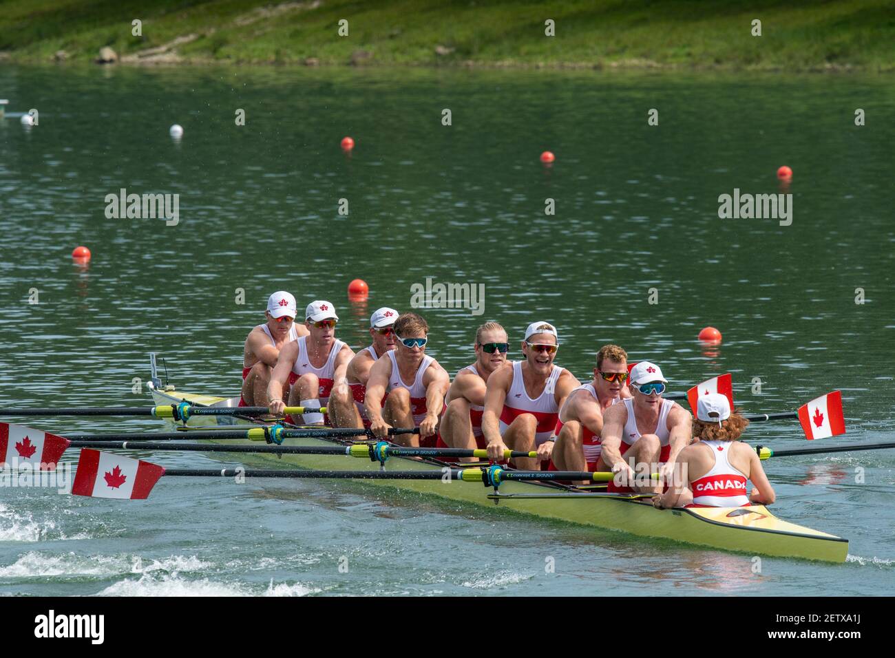 Linz, Austria, martedì 27 agosto 2019, Campionato del mondo di canottaggio FISA, Regatta, CAN M8+, Bow Mackenzie COPP, Taylor PERRY, Gavin STONE, Benjamin DE WIT, Martin BARAKSO, Cody BAILEY, Jakub BUCZEK, William CROTHERS, , Cox Lesley THOMPSON-WILLIE, allontanandosi, dal loro pontile di inizio, nel calore, [credito obbligatorio; Peter SPURRIER/Intersport Images] 12:35:03 27.08.19 Foto Stock