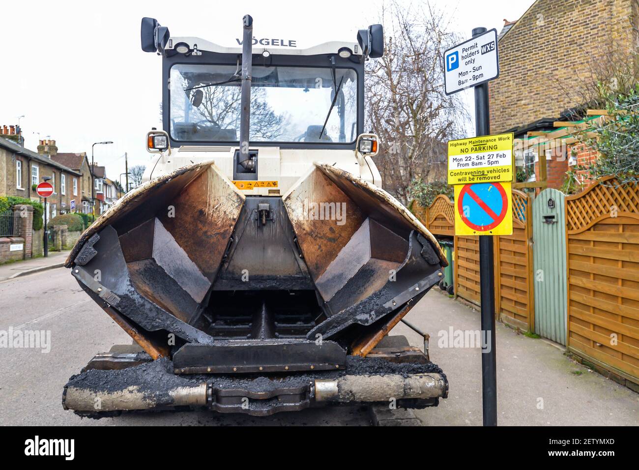 Londra/UK - 2/15/21 - veicoli da costruzione per strada Foto Stock