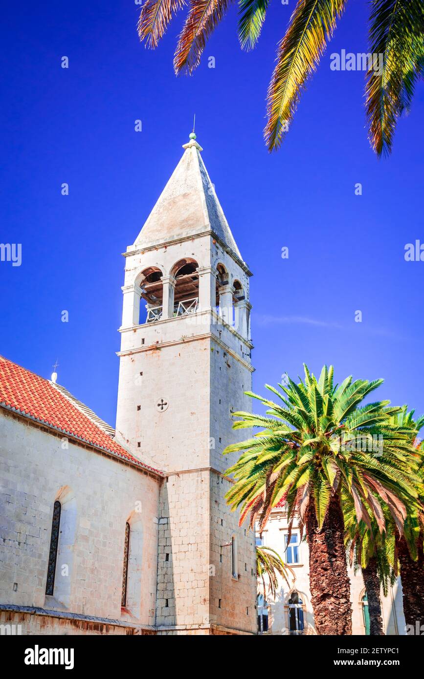 Trogir, Croazia. Chiesa di San Domenico città vecchia, patrimonio mondiale della Dalmazia. Foto Stock