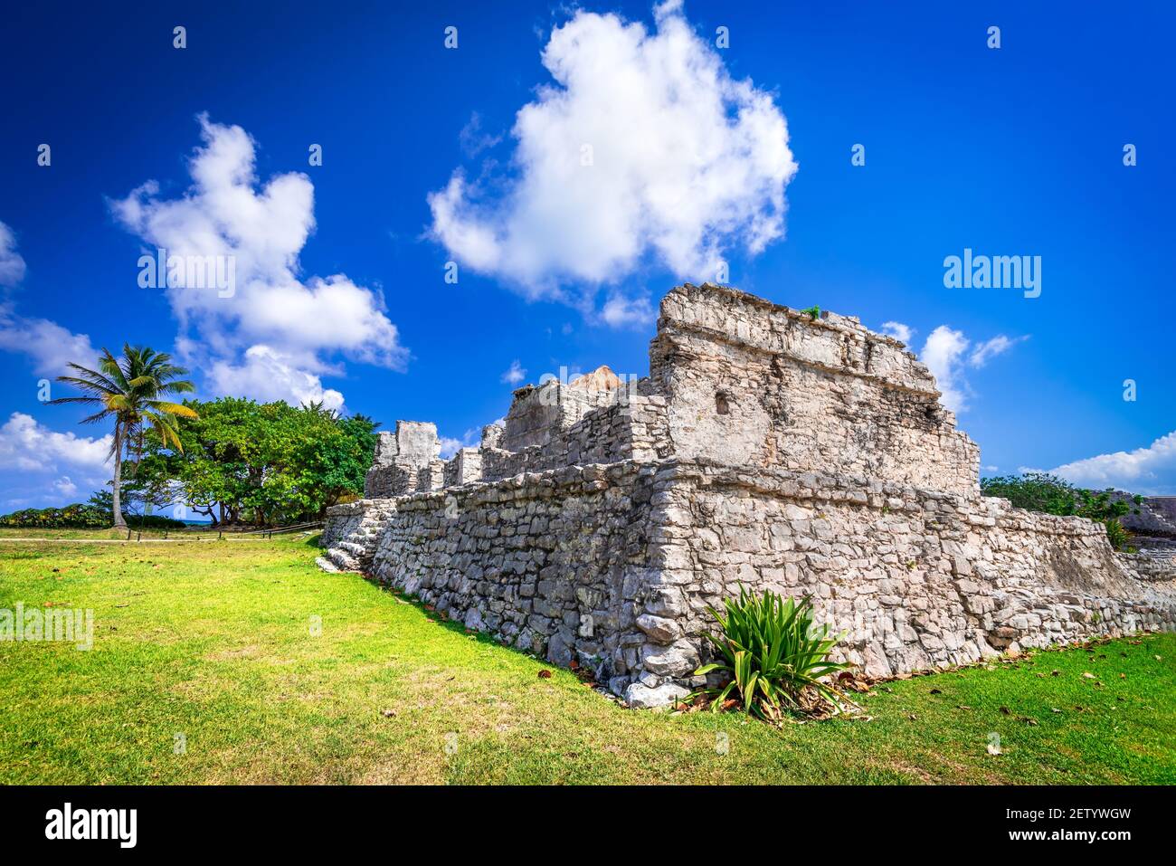 Tulum, Messico. Rovine medievali di Gran Platforma nell'antica città maya, America Centrale. Foto Stock