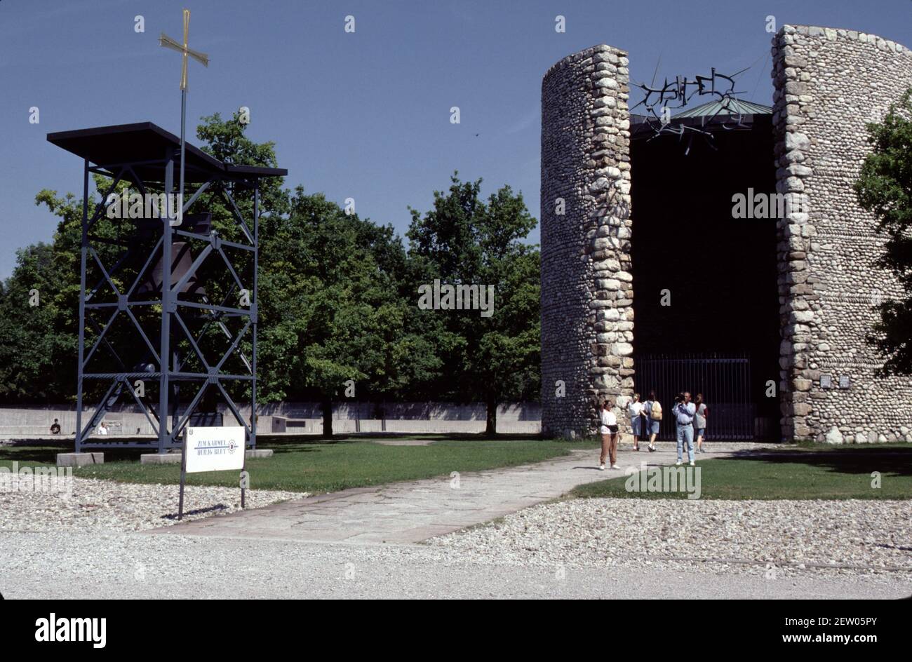 Dachau, Germania. 6/26/1990. Museo del campo di concentramento di Dachau. Dal 22 marzo 1933 al 29 aprile 1945. Primo campo costruito dal Reich nazista. Immagini d'epoca di caserme, edifici e disposizione del campo. Foto Stock